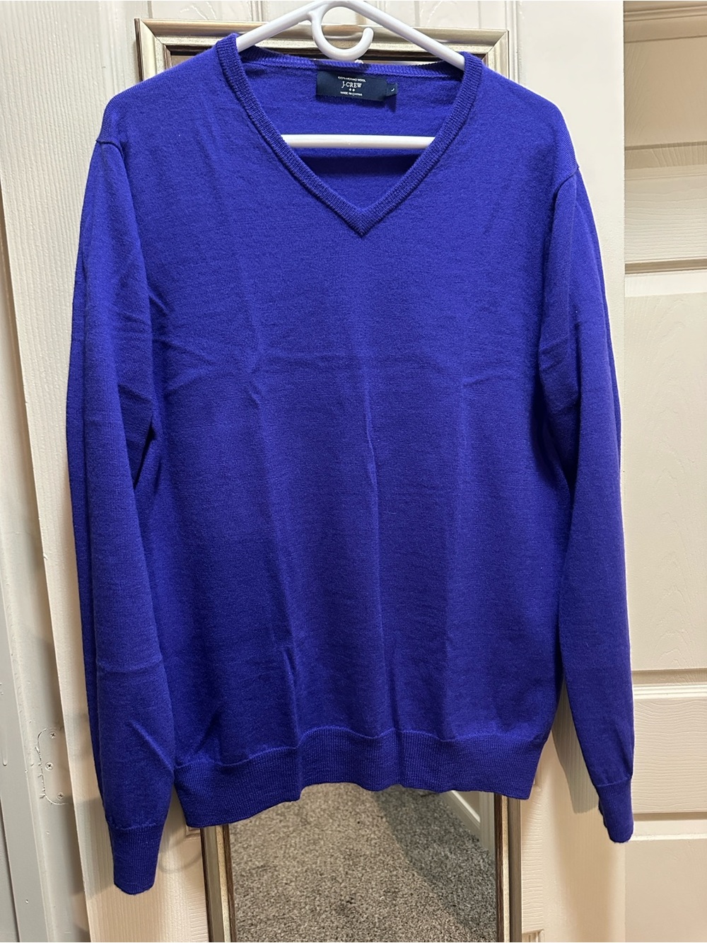 J. Crew Factory Large Men’s V-Neck Sweater in Royal Purple 100 percent Merino Wo